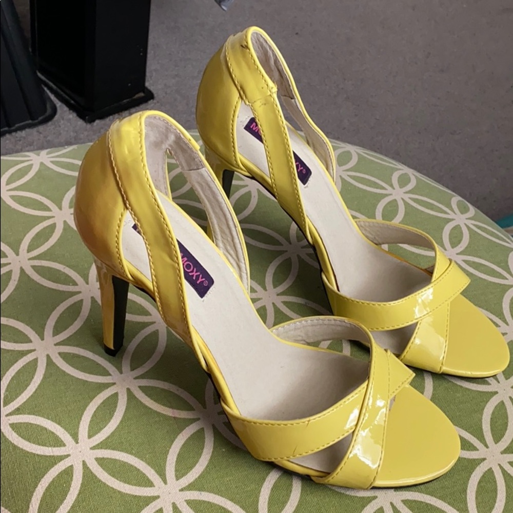 Lime patent color shoe
